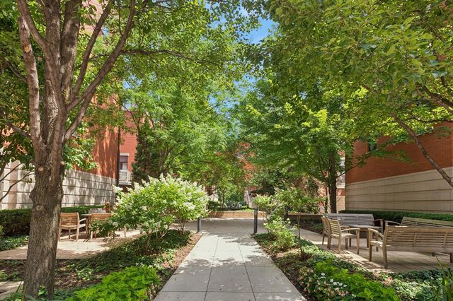 484 N Canal Street, Chicago, IL 60654