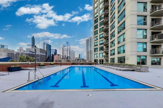 484 N Canal Street, Chicago, IL 60654