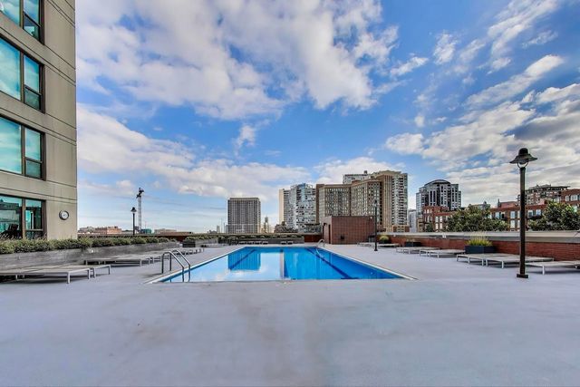 484 N Canal Street, Chicago, IL 60654