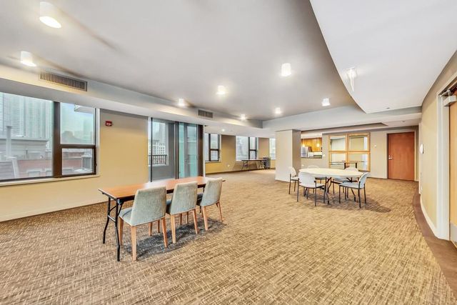 484 N Canal Street, Chicago, IL 60654