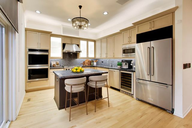 484 N Canal Street, Chicago, IL 60654