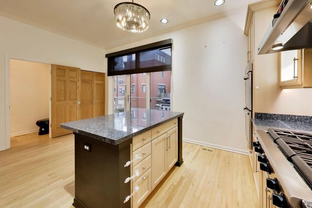 484 N Canal Street, Chicago, IL 60654