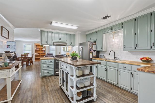 807 Berger Road, West, TX 76691