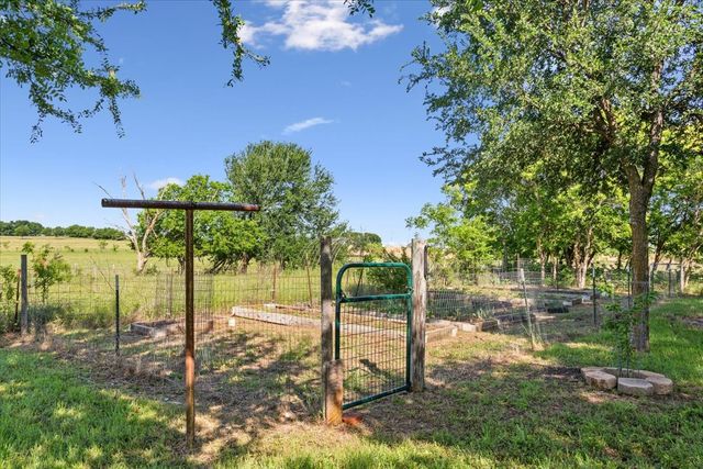 807 Berger Road, West, TX 76691