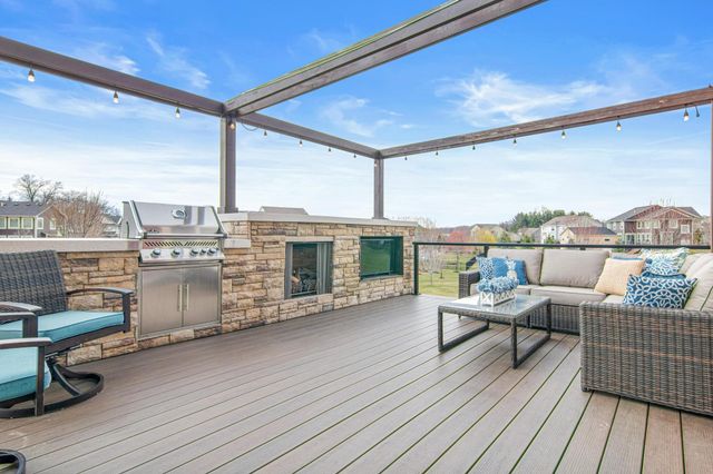 22 Alcott Court, North Oaks, MN 55127