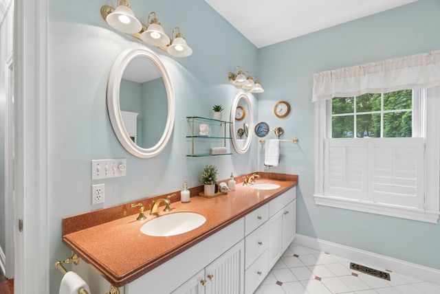 232 Gulf Road, Dover, NH 03820