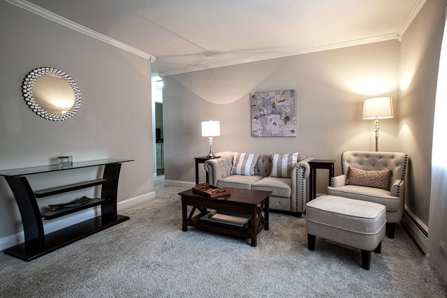 485 Duane Terrace B4, Glen Ellyn, IL 60137