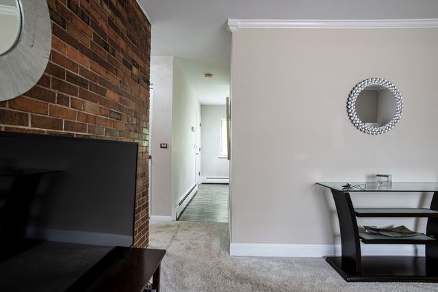 485 Duane Terrace B4, Glen Ellyn, IL 60137