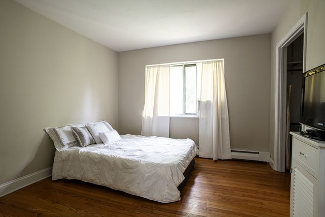 485 Duane Terrace B4, Glen Ellyn, IL 60137