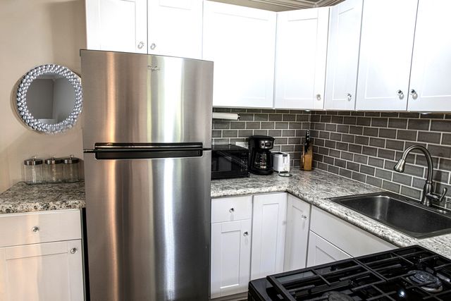 485 Duane Terrace B4, Glen Ellyn, IL 60137