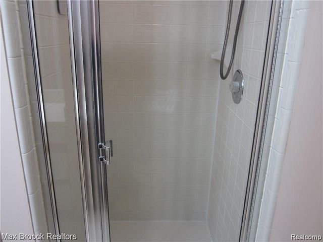 4250 Breckenridge Drive, West Bloomfield, MI 48322