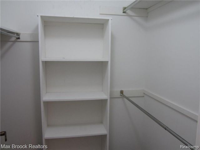 4250 Breckenridge Drive, West Bloomfield, MI 48322