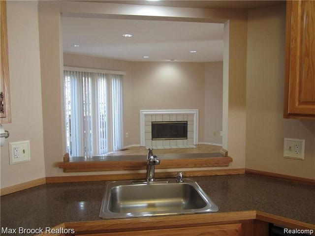4250 Breckenridge Drive, West Bloomfield, MI 48322