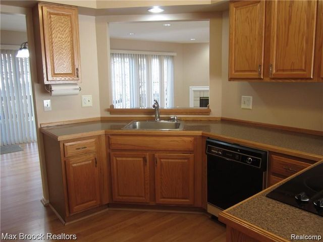 4250 Breckenridge Drive, West Bloomfield, MI 48322