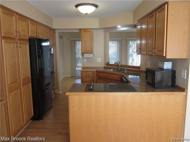 4250 Breckenridge Drive, West Bloomfield, MI 48322