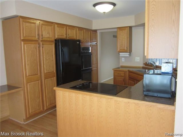 4250 Breckenridge Drive, West Bloomfield, MI 48322