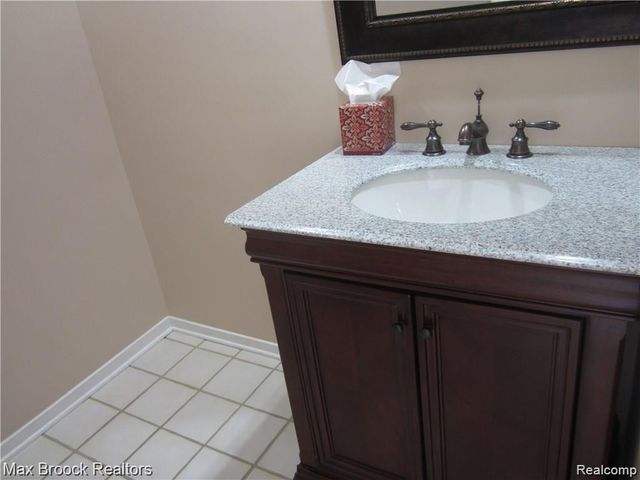 4250 Breckenridge Drive, West Bloomfield, MI 48322