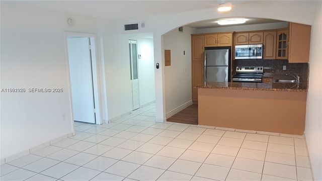 245 18th St 703, Miami Beach, FL 33139