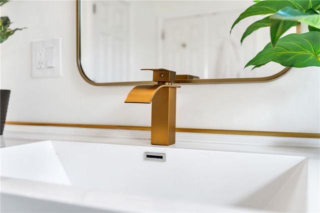 105 Castle Rocks Road, Warwick, RI 02886