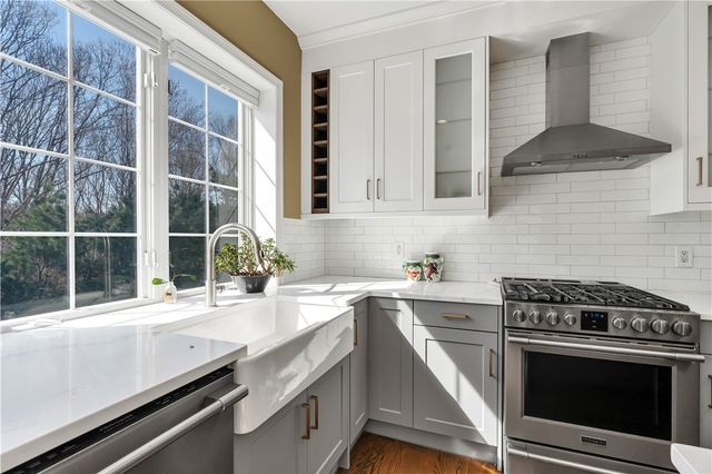 105 Castle Rocks Road, Warwick, RI 02886