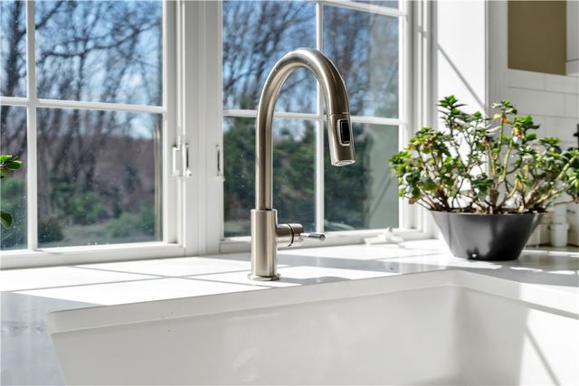 105 Castle Rocks Road, Warwick, RI 02886