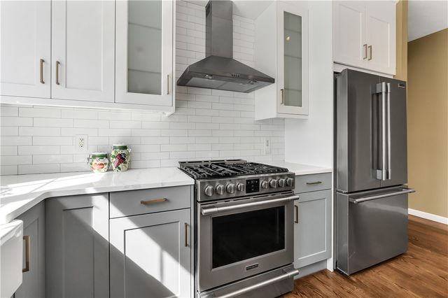 105 Castle Rocks Road, Warwick, RI 02886