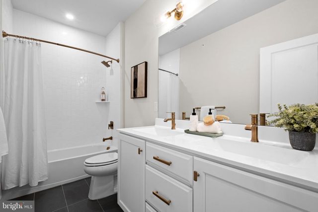 215 RIVER TRAIL CIR, King Of Prussia, PA 19406