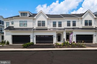 215 RIVER TRAIL CIR, King Of Prussia, PA 19406
