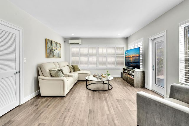 746 NE 16th Terrace, Fort Lauderdale, FL 33304