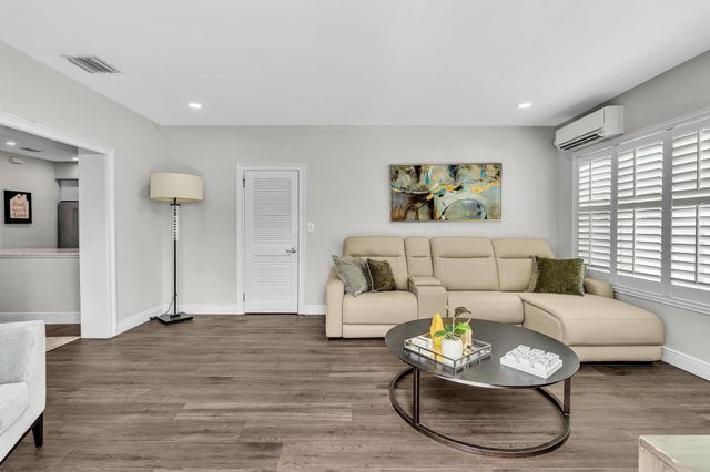 746 NE 16th Terrace, Fort Lauderdale, FL 33304