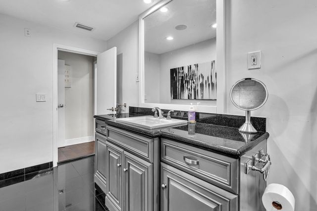 746 NE 16th Terrace, Fort Lauderdale, FL 33304