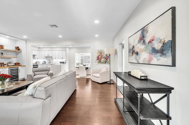 746 NE 16th Terrace, Fort Lauderdale, FL 33304