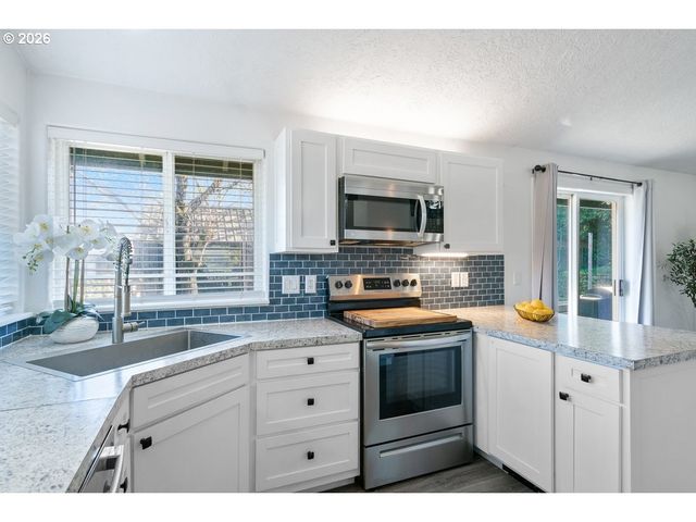 1660 Ne SIEBURG St, Keizer, OR 97303