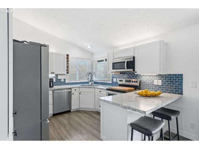 1660 Ne SIEBURG St, Keizer, OR 97303