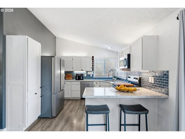 1660 Ne SIEBURG St, Keizer, OR 97303