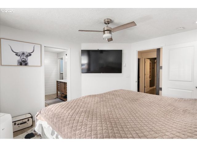 1660 Ne SIEBURG St, Keizer, OR 97303