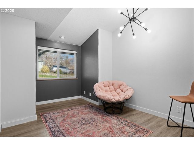 1660 Ne SIEBURG St, Keizer, OR 97303