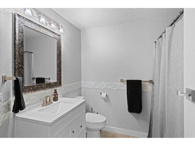 1660 Ne SIEBURG St, Keizer, OR 97303