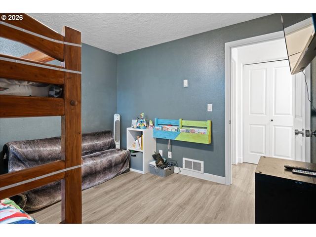 1660 Ne SIEBURG St, Keizer, OR 97303