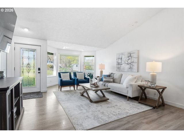 1660 Ne SIEBURG St, Keizer, OR 97303