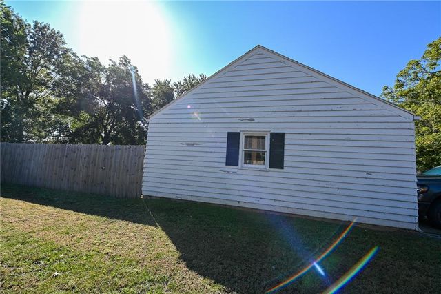 254 N Elm Street, Nevada, MO 64772