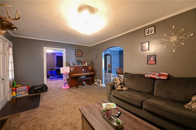 254 N Elm Street, Nevada, MO 64772