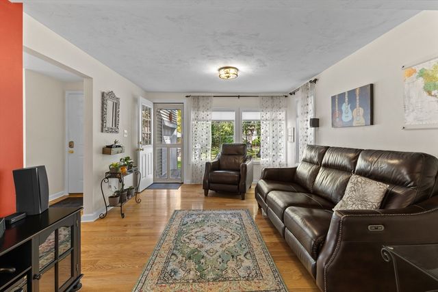 31 Mixter Rd, Holden, MA 01520