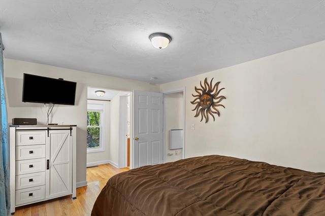 31 Mixter Rd, Holden, MA 01520