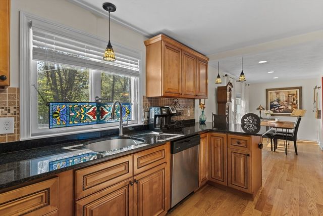 31 Mixter Rd, Holden, MA 01520
