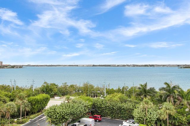 5280 N Ocean Drive 4d, Singer Island, FL 33404