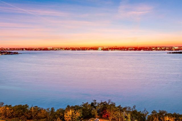 5280 N Ocean Drive 4d, Singer Island, FL 33404