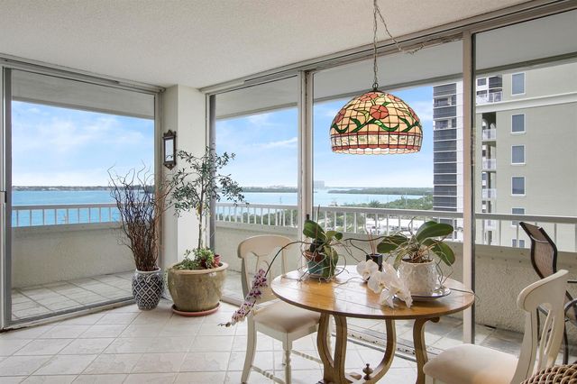 5280 N Ocean Drive 4d, Singer Island, FL 33404