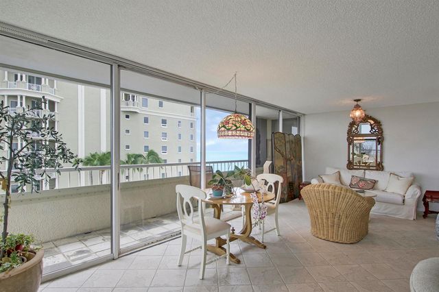 5280 N Ocean Drive 4d, Singer Island, FL 33404