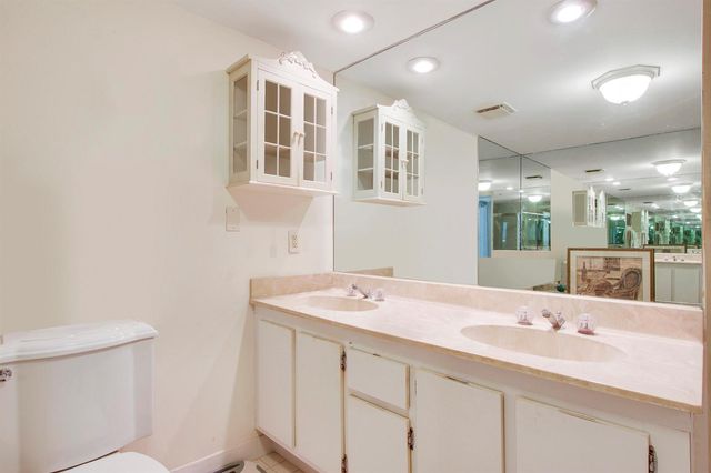 5280 N Ocean Drive 4d, Singer Island, FL 33404
